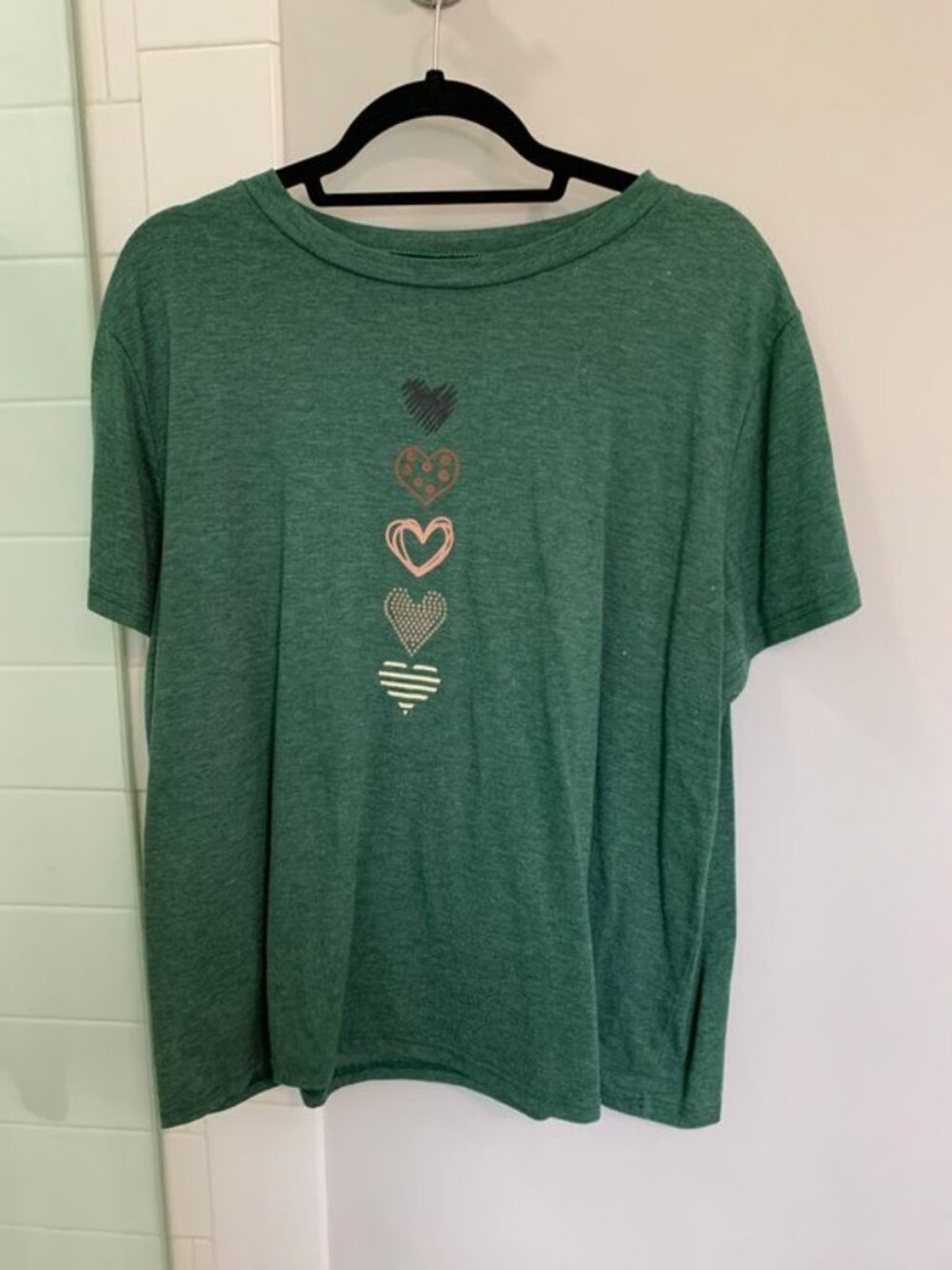 Torrid Green crew neck t shirt with hearts size XL